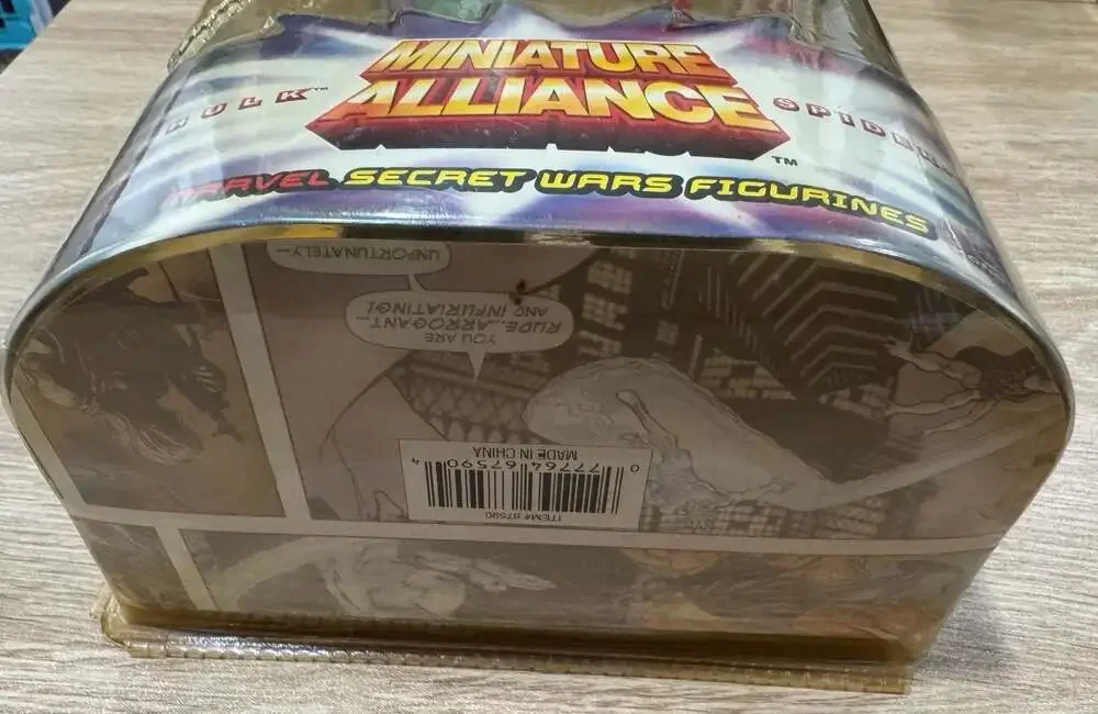Monogram Marvel Miniature Alliance Secret Wars Hulk and Spider-Man Figurines